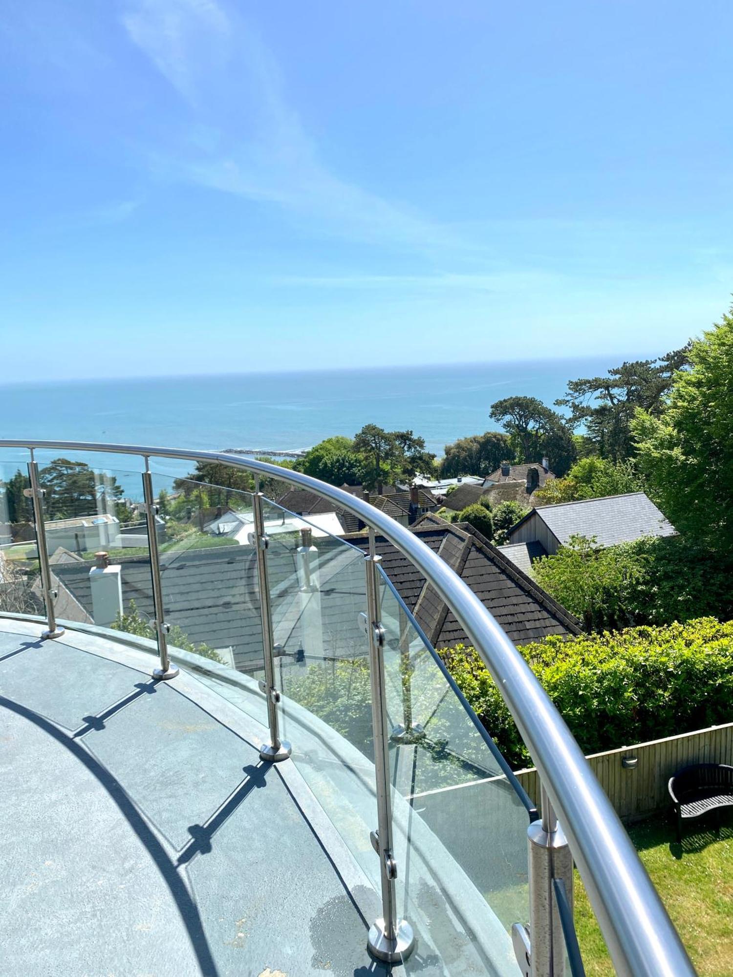 One Of The Best Properties In Lyme! Breathtaking Views Across The Whole Bay. 3 Stories With 2 Tier Veranda Around The Property. Sleeps 6 Lyme Regis Luaran gambar