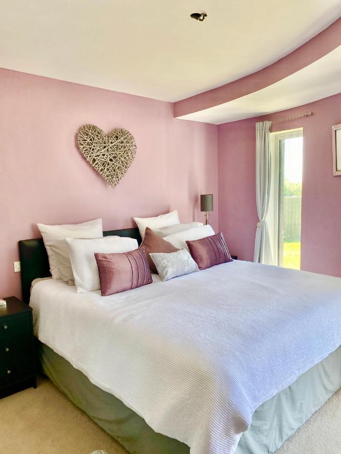 One Of The Best Properties In Lyme! Breathtaking Views Across The Whole Bay. 3 Stories With 2 Tier Veranda Around The Property. Sleeps 6 Lyme Regis Luaran gambar