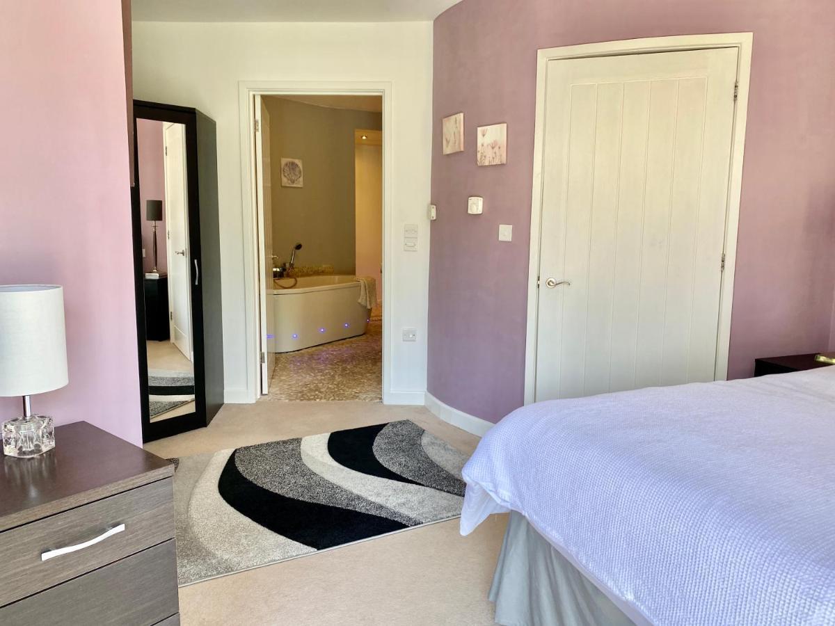 One Of The Best Properties In Lyme! Breathtaking Views Across The Whole Bay. 3 Stories With 2 Tier Veranda Around The Property. Sleeps 6 Lyme Regis Luaran gambar