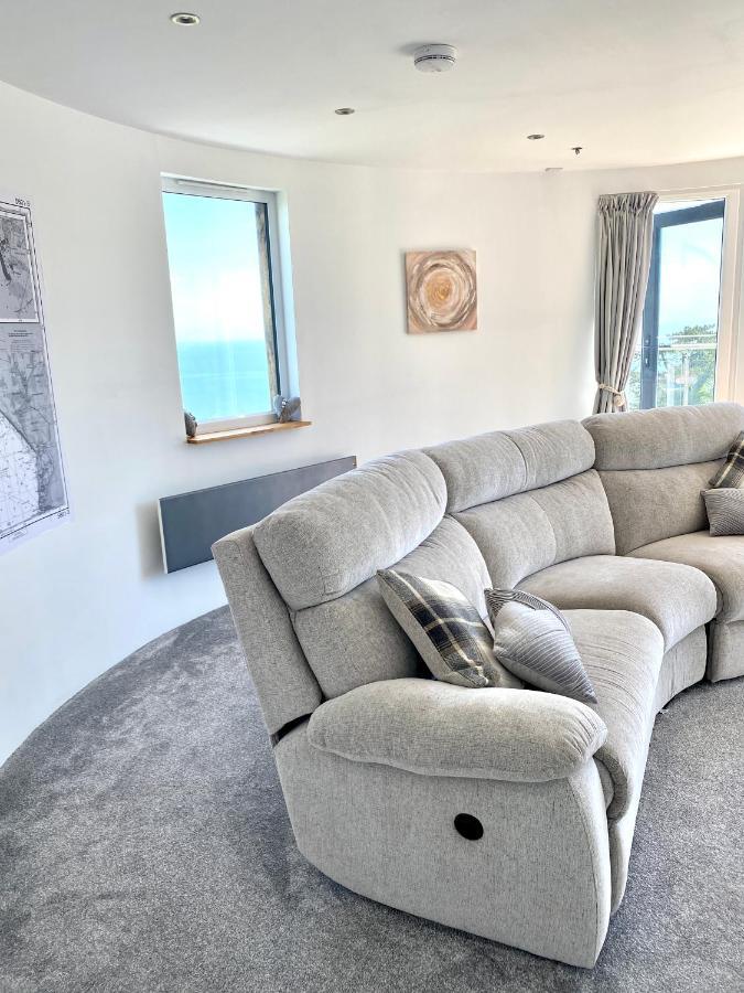 One Of The Best Properties In Lyme! Breathtaking Views Across The Whole Bay. 3 Stories With 2 Tier Veranda Around The Property. Sleeps 6 Lyme Regis Luaran gambar