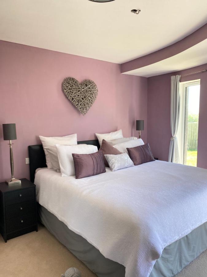 One Of The Best Properties In Lyme! Breathtaking Views Across The Whole Bay. 3 Stories With 2 Tier Veranda Around The Property. Sleeps 6 Lyme Regis Luaran gambar