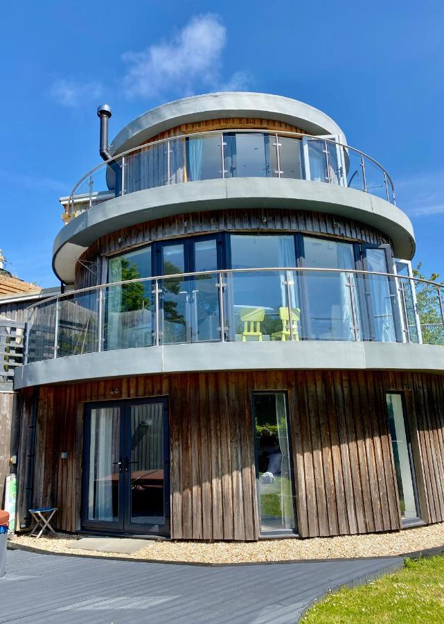 One Of The Best Properties In Lyme! Breathtaking Views Across The Whole Bay. 3 Stories With 2 Tier Veranda Around The Property. Sleeps 6 Lyme Regis Luaran gambar
