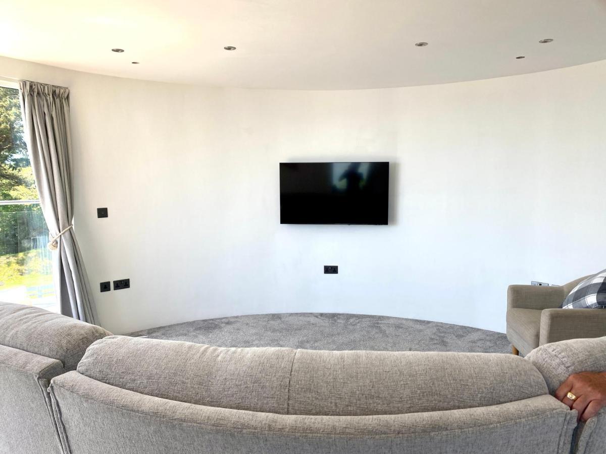 One Of The Best Properties In Lyme! Breathtaking Views Across The Whole Bay. 3 Stories With 2 Tier Veranda Around The Property. Sleeps 6 Lyme Regis Luaran gambar