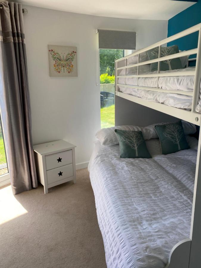 One Of The Best Properties In Lyme! Breathtaking Views Across The Whole Bay. 3 Stories With 2 Tier Veranda Around The Property. Sleeps 6 Lyme Regis Luaran gambar