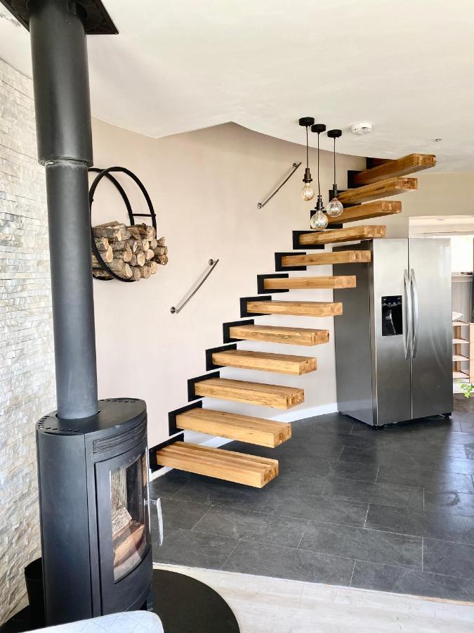 One Of The Best Properties In Lyme! Breathtaking Views Across The Whole Bay. 3 Stories With 2 Tier Veranda Around The Property. Sleeps 6 Lyme Regis Luaran gambar