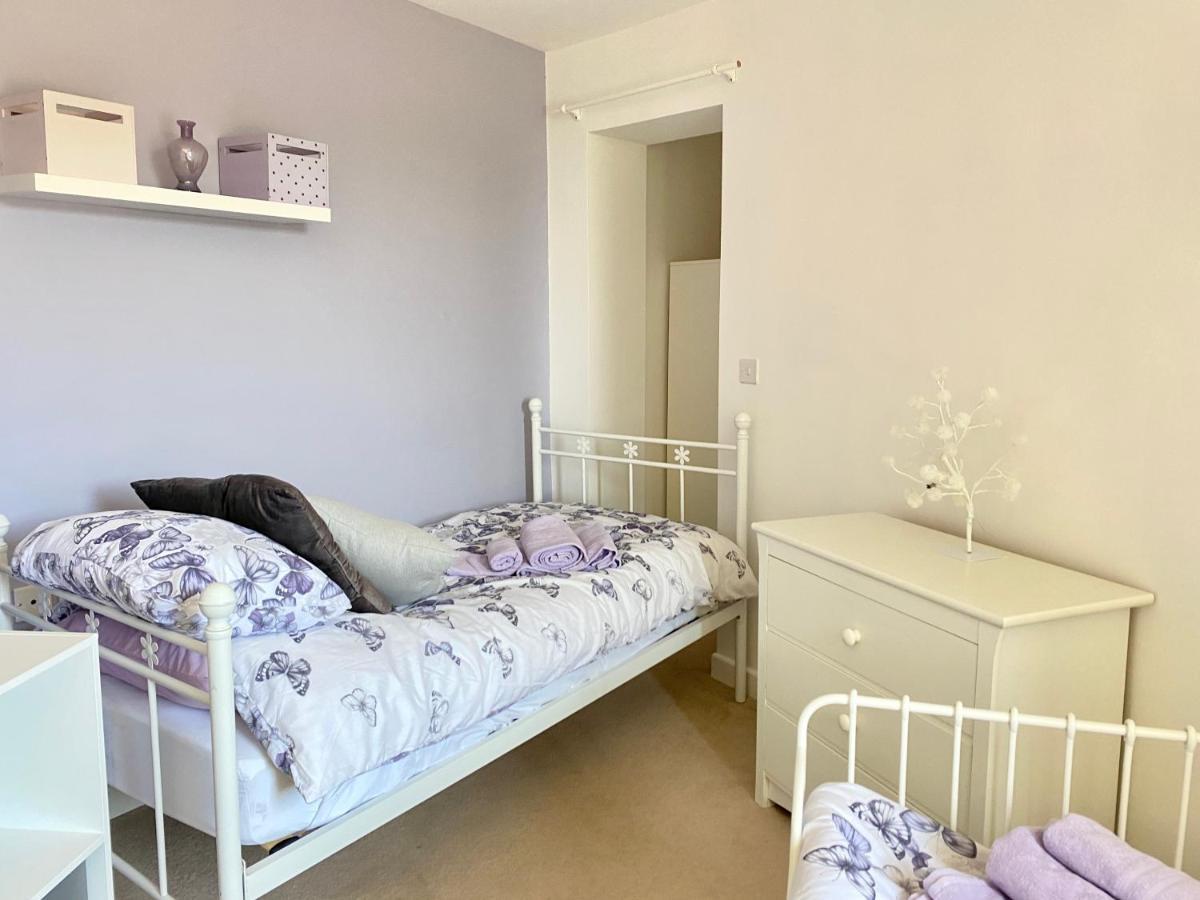 One Of The Best Properties In Lyme! Breathtaking Views Across The Whole Bay. 3 Stories With 2 Tier Veranda Around The Property. Sleeps 6 Lyme Regis Luaran gambar