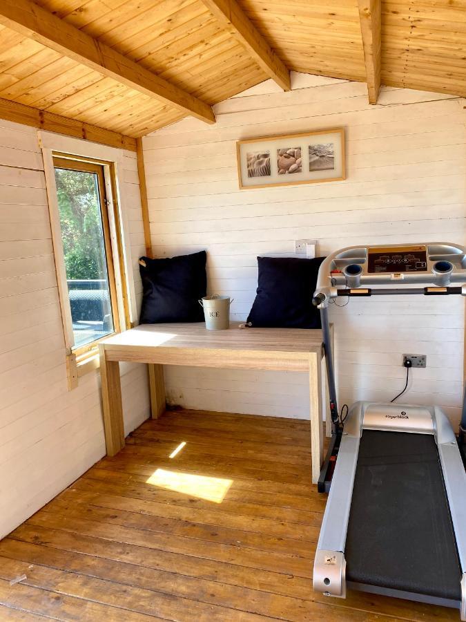 One Of The Best Properties In Lyme! Breathtaking Views Across The Whole Bay. 3 Stories With 2 Tier Veranda Around The Property. Sleeps 6 Lyme Regis Luaran gambar