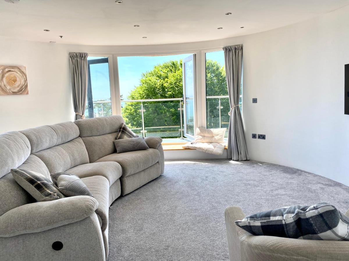 One Of The Best Properties In Lyme! Breathtaking Views Across The Whole Bay. 3 Stories With 2 Tier Veranda Around The Property. Sleeps 6 Lyme Regis Luaran gambar