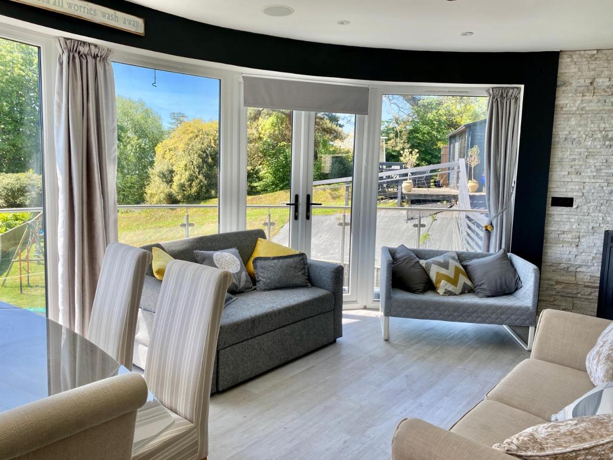One Of The Best Properties In Lyme! Breathtaking Views Across The Whole Bay. 3 Stories With 2 Tier Veranda Around The Property. Sleeps 6 Lyme Regis Luaran gambar